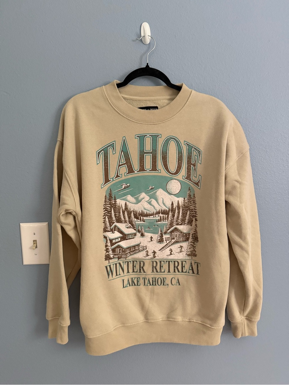 State of Mine Lake Tahoe Winter Retreat Graphic Sweatshirt Beige Size M